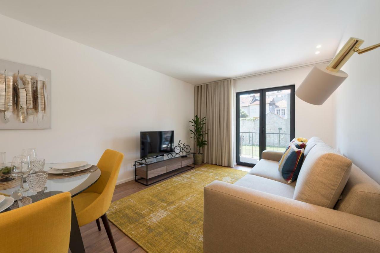 Lovelystay - Downtown Balcony Apartment With Free Parking Porto Exterior photo