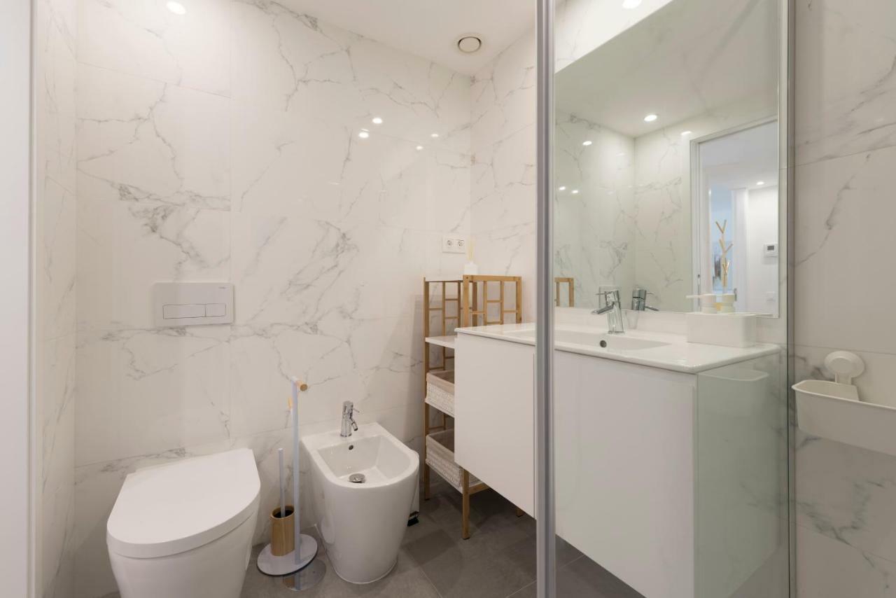 Lovelystay - Downtown Balcony Apartment With Free Parking Porto Exterior photo