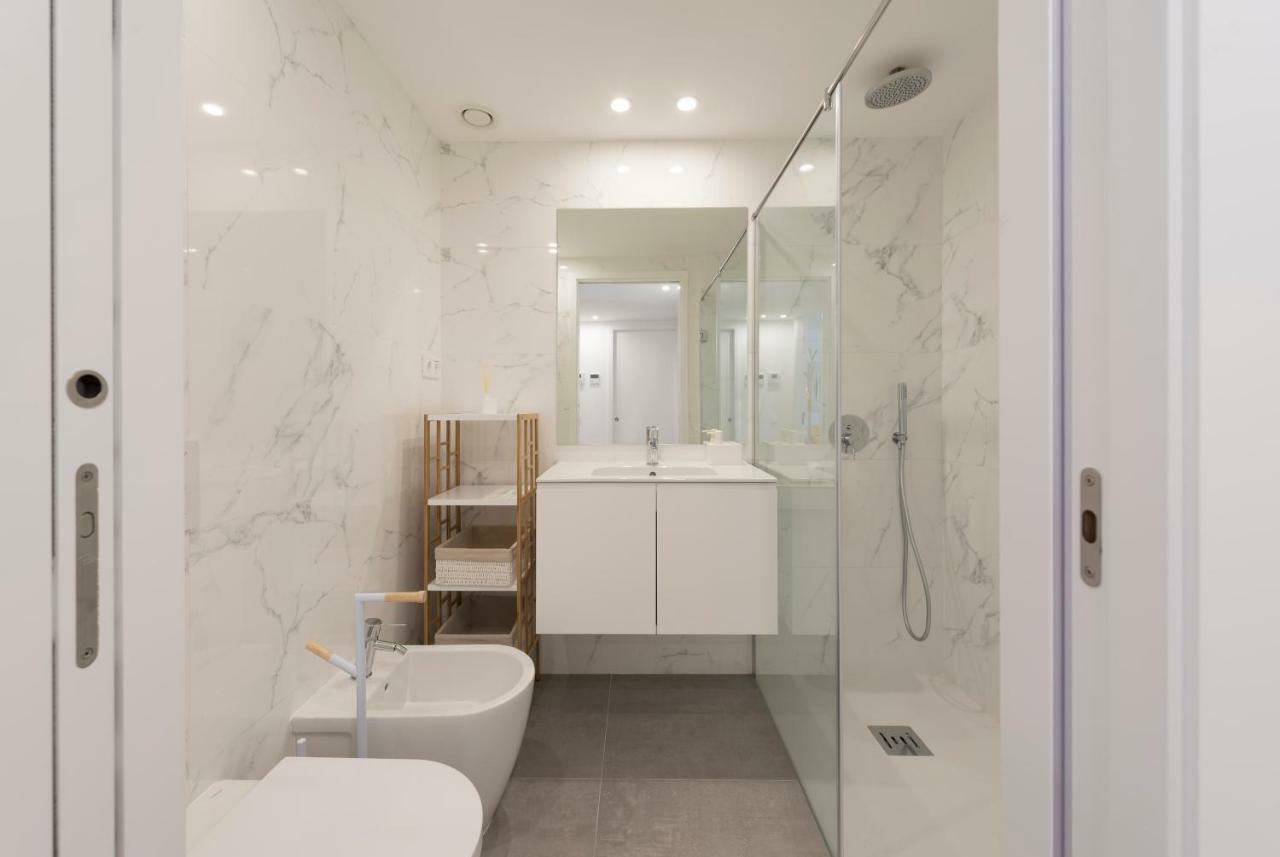 Lovelystay - Downtown Balcony Apartment With Free Parking Porto Exterior photo